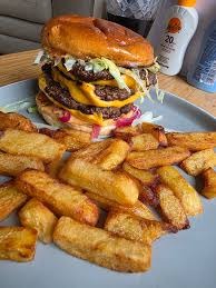 4x 3.5oz Cheese Burgers With 2x Chips